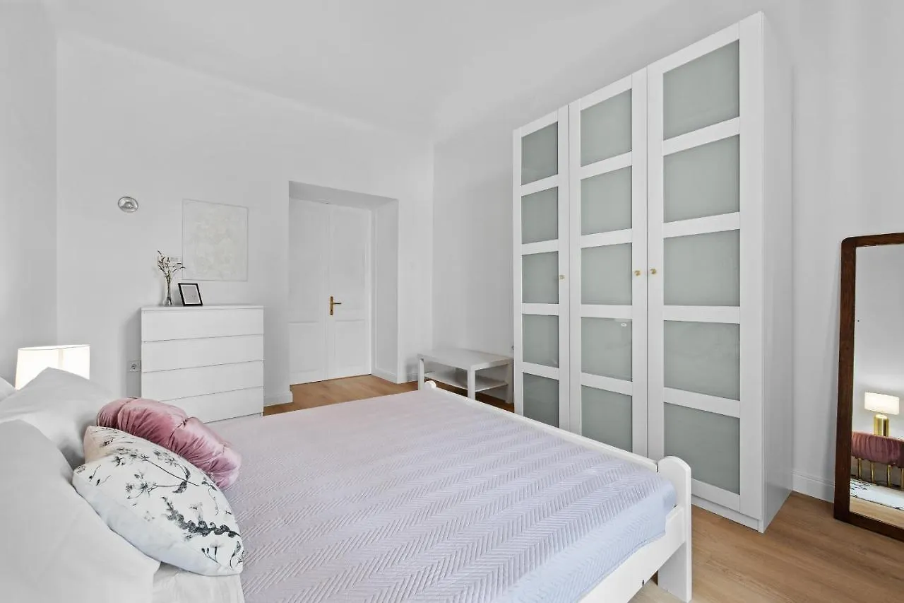 White Imperial Apartment Pula