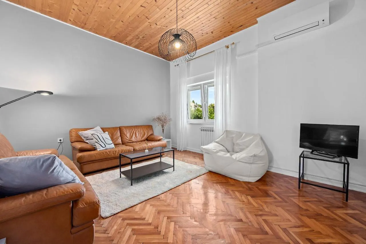White Imperial Apartment Pula